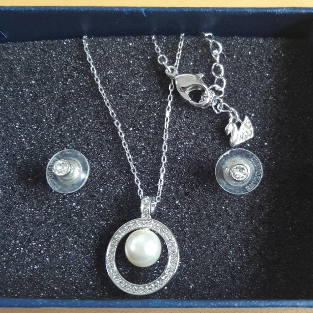 Swarovski Silver Crystal and Pearl Necklace Set